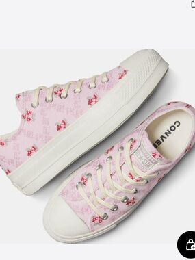 Chuck Taylor All Star Lift Platform Rose Cross Stitch Low Top 8.5